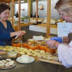O próximo Mercado do Queijo de Gouveia vai decorrer nos dias 29 e 30 de Março no mercado municipal da cidade, reunindo produtores locais e nacionais, especialistas e entusiastas do sector da gastronomia.